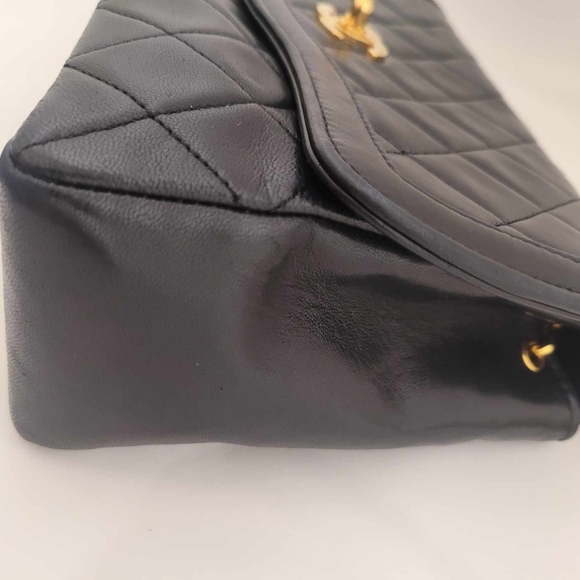 Chanel Black Quilted Leather Shoulder Bag - Picture 7 of 16